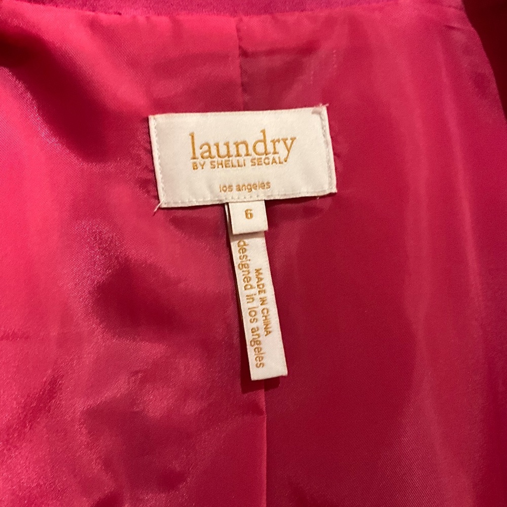 A stunning Pink jacket/blazer by laundry by Shelly Segal. Size 6.